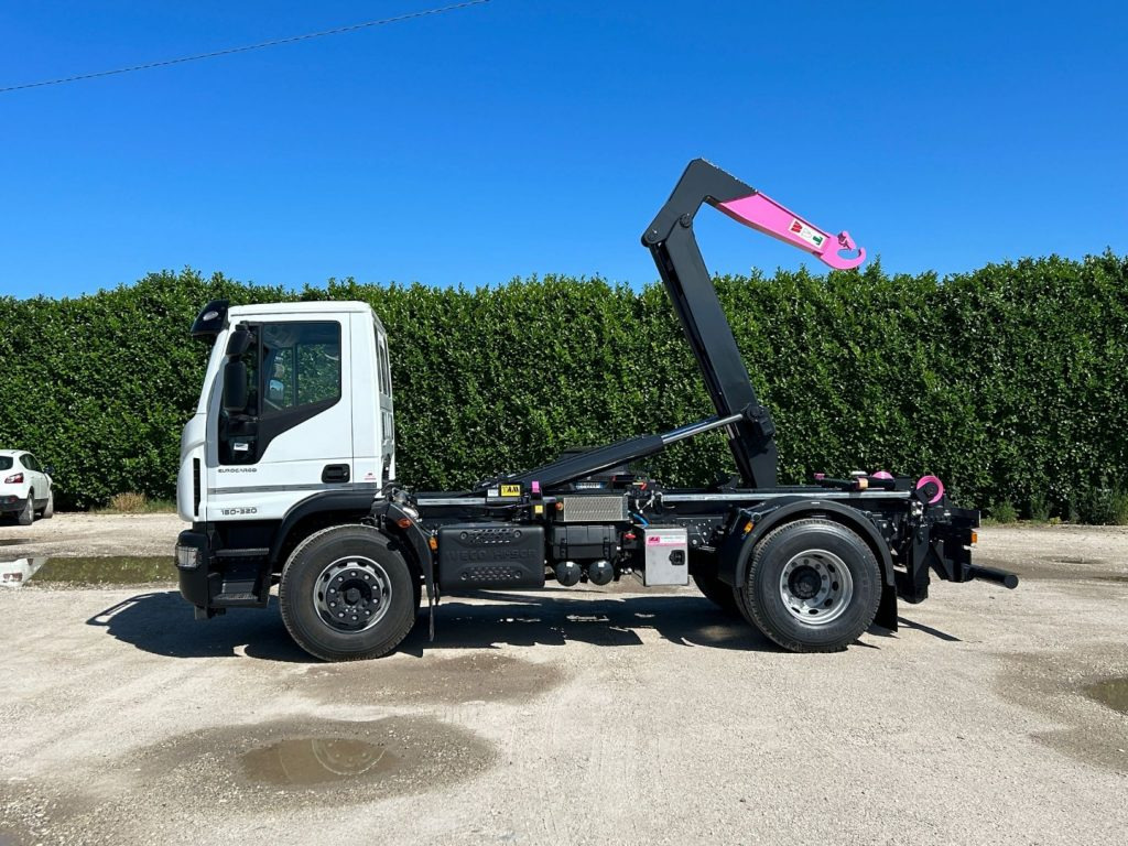 IVECO EUROCARGO 180E32K NUOVO SCARRABILE - Мултилифт с кука камион: снимка 3 IVECO EUROCARGO 180E32K NUOVO SCARRABILE - Мултилифт с кука камион: снимка 3