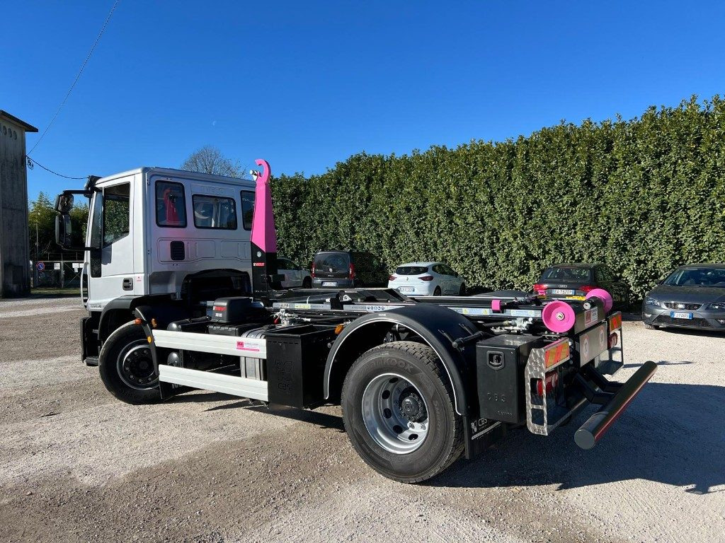 IVECO EUROCARGO 180EL28 SCARRABILE - Мултилифт с кука камион: снимка 4 IVECO EUROCARGO 180EL28 SCARRABILE - Мултилифт с кука камион: снимка 4