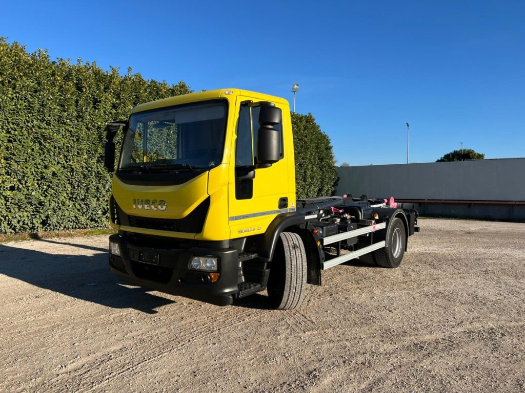 IVECO EUROCARGO 180EL28 SCARRABILE - Мултилифт с кука камион: снимка 2 IVECO EUROCARGO 180EL28 SCARRABILE - Мултилифт с кука камион: снимка 2