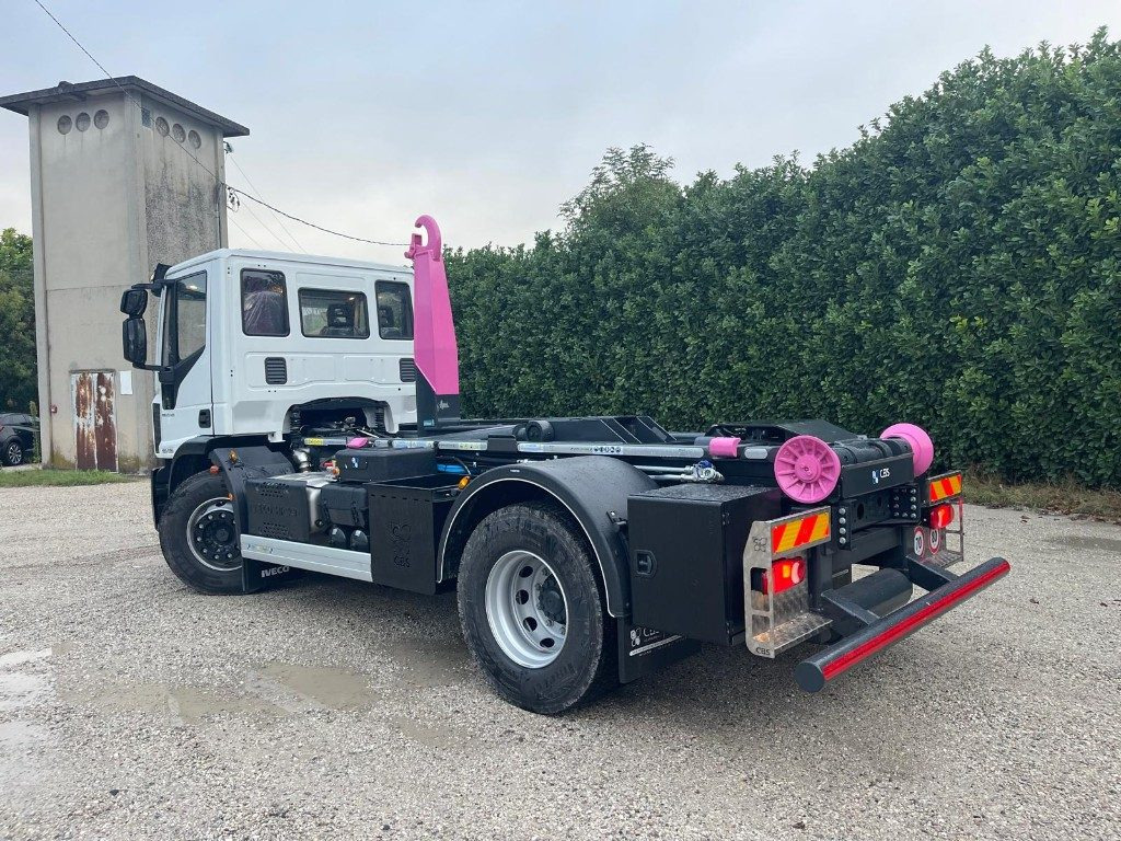 IVECO EUROCARGO 180K32 SCARRABILE NUOVO - Мултилифт с кука камион: снимка 3 IVECO EUROCARGO 180K32 SCARRABILE NUOVO - Мултилифт с кука камион: снимка 3