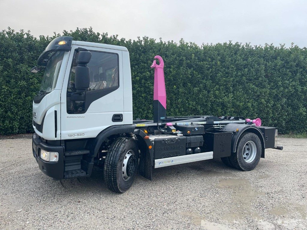 IVECO EUROCARGO 180K32 SCARRABILE NUOVO - Мултилифт с кука камион: снимка 2 IVECO EUROCARGO 180K32 SCARRABILE NUOVO - Мултилифт с кука камион: снимка 2
