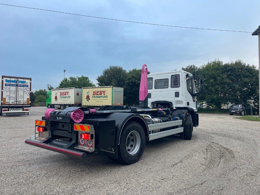 IVECO EUROCARGO 180K32 SCARRABILE NUOVO - Мултилифт с кука камион: снимка 4 IVECO EUROCARGO 180K32 SCARRABILE NUOVO - Мултилифт с кука камион: снимка 4