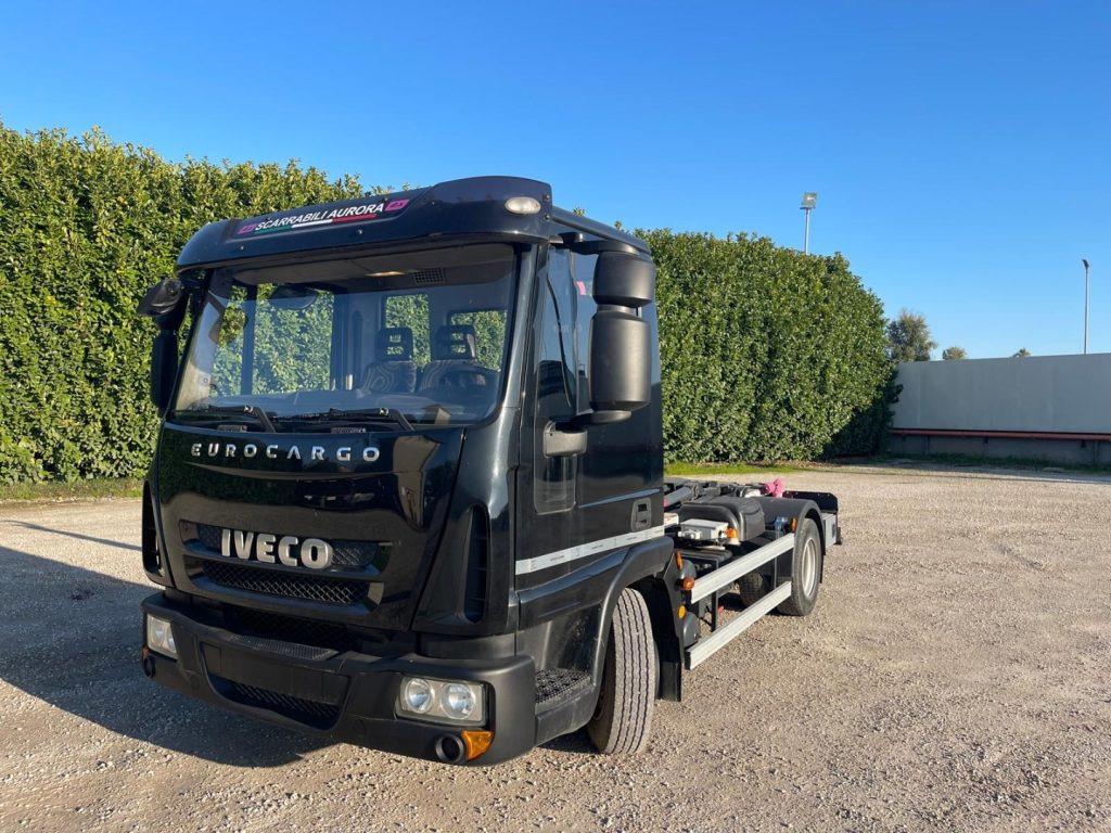 IVECO EUROCARGO 75E18 CON SCARRABILE NUOVO - Мултилифт с кука камион: снимка 2 IVECO EUROCARGO 75E18 CON SCARRABILE NUOVO - Мултилифт с кука камион: снимка 2