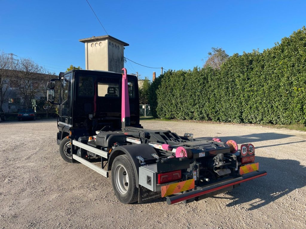 IVECO EUROCARGO 75E18 CON SCARRABILE NUOVO - Мултилифт с кука камион: снимка 5 IVECO EUROCARGO 75E18 CON SCARRABILE NUOVO - Мултилифт с кука камион: снимка 5