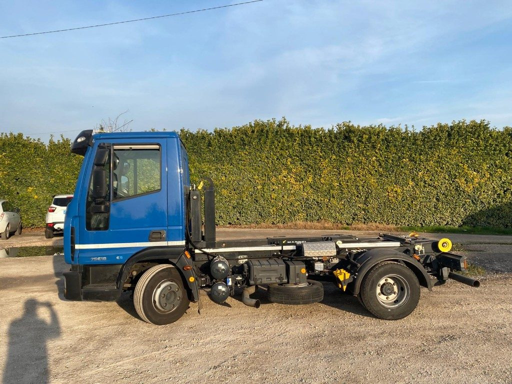 IVECO EUROCARGO 75E18 SCARRABILE - Мултилифт с кука камион: снимка 3 IVECO EUROCARGO 75E18 SCARRABILE - Мултилифт с кука камион: снимка 3