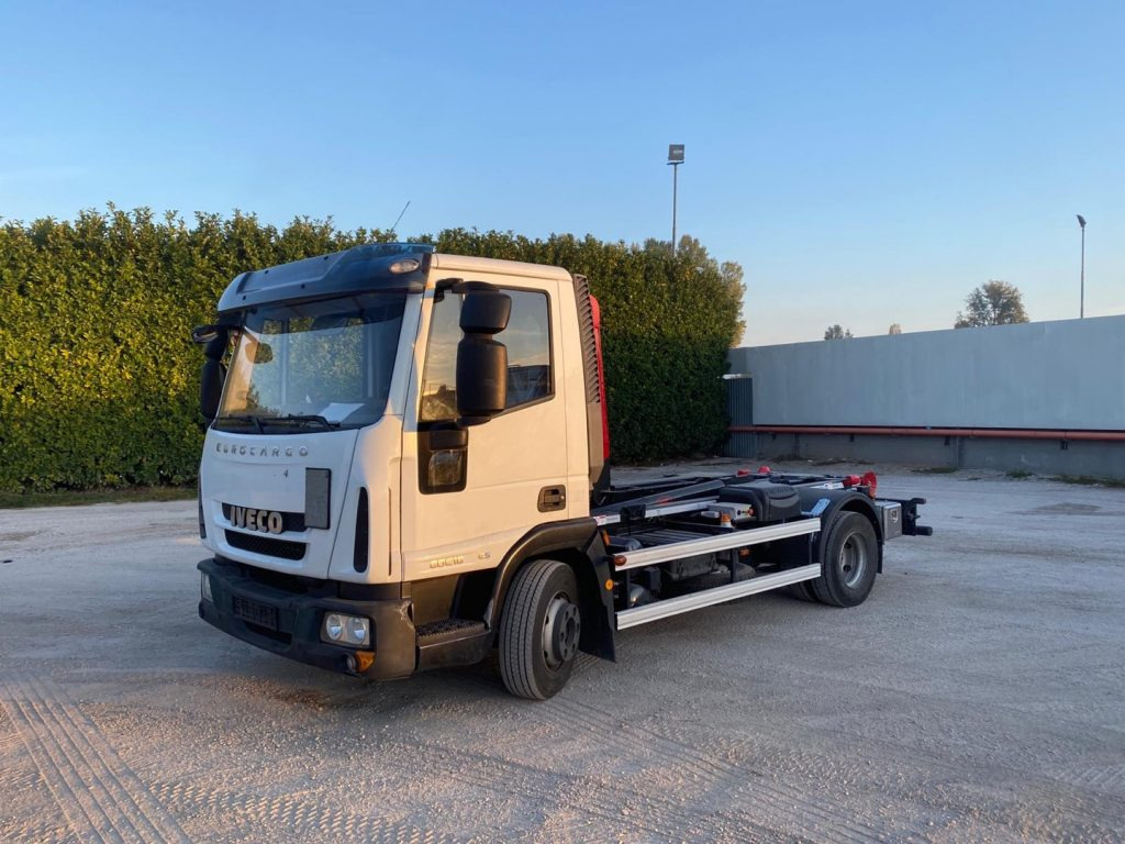 IVECO EUROCARGO 80 E18 CON IMPIANTO SCARRABILE NUO - Мултилифт с кука камион: снимка 3 IVECO EUROCARGO 80 E18 CON IMPIANTO SCARRABILE NUO - Мултилифт с кука камион: снимка 3