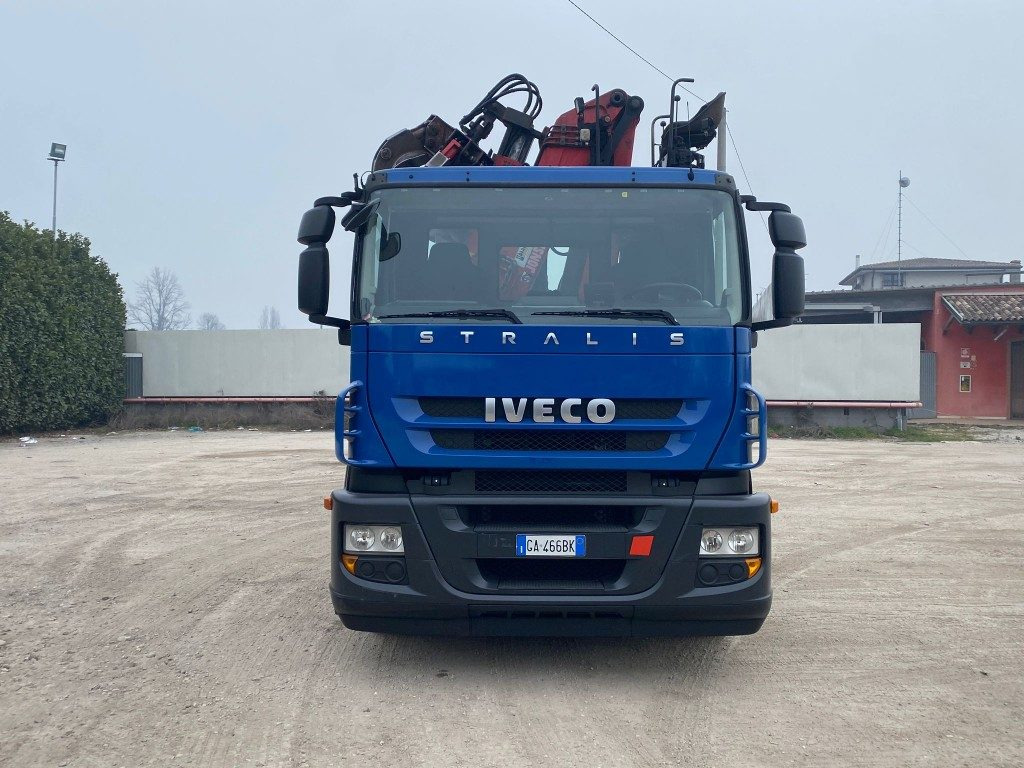IVECO STRALIS 260.450 SCARRABILE CON GRU - Мултилифт с кука камион: снимка 2 IVECO STRALIS 260.450 SCARRABILE CON GRU - Мултилифт с кука камион: снимка 2