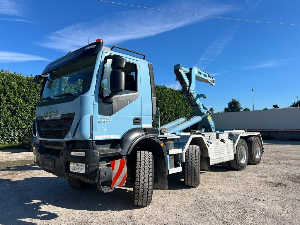 IVECO TRAKKER 450 SCARRABILE - Мултилифт с кука камион: снимка 1 IVECO TRAKKER 450 SCARRABILE - Мултилифт с кука камион: снимка 1