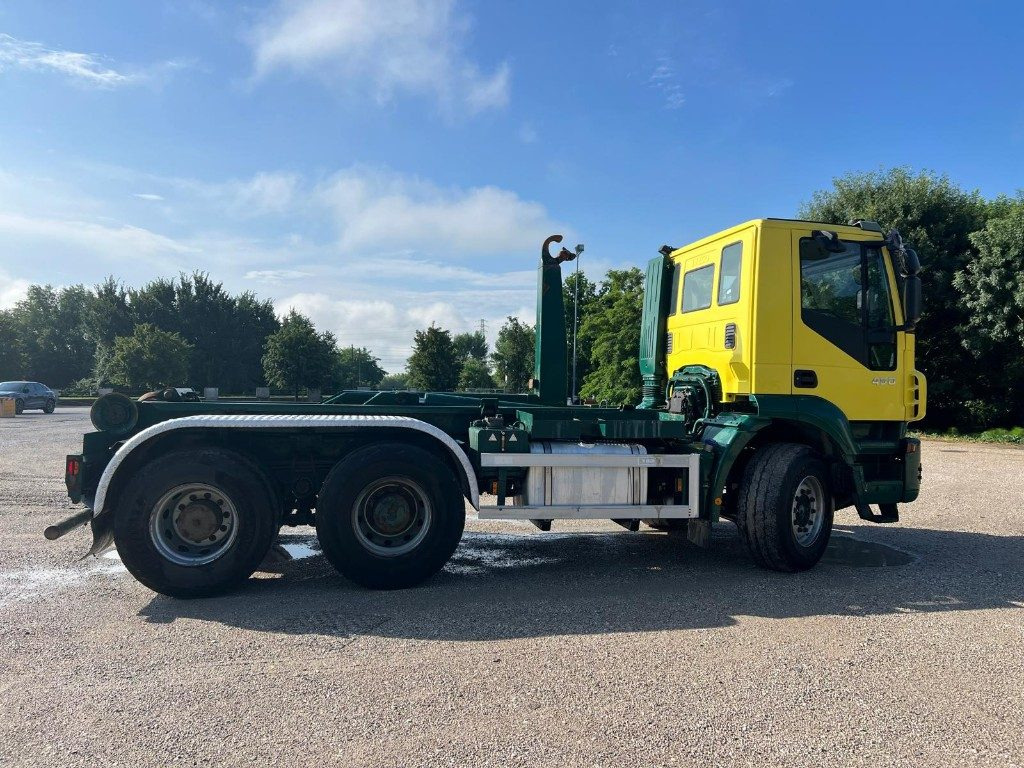 IVECO TRAKKER 450 SCARRABILE - Мултилифт с кука камион: снимка 3 IVECO TRAKKER 450 SCARRABILE - Мултилифт с кука камион: снимка 3