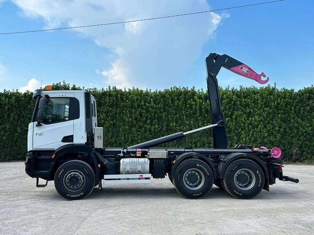IVECO TRAKKER T-WAY AD380T NUOVO SCARRABILE - Мултилифт с кука камион: снимка 2 IVECO TRAKKER T-WAY AD380T NUOVO SCARRABILE - Мултилифт с кука камион: снимка 2