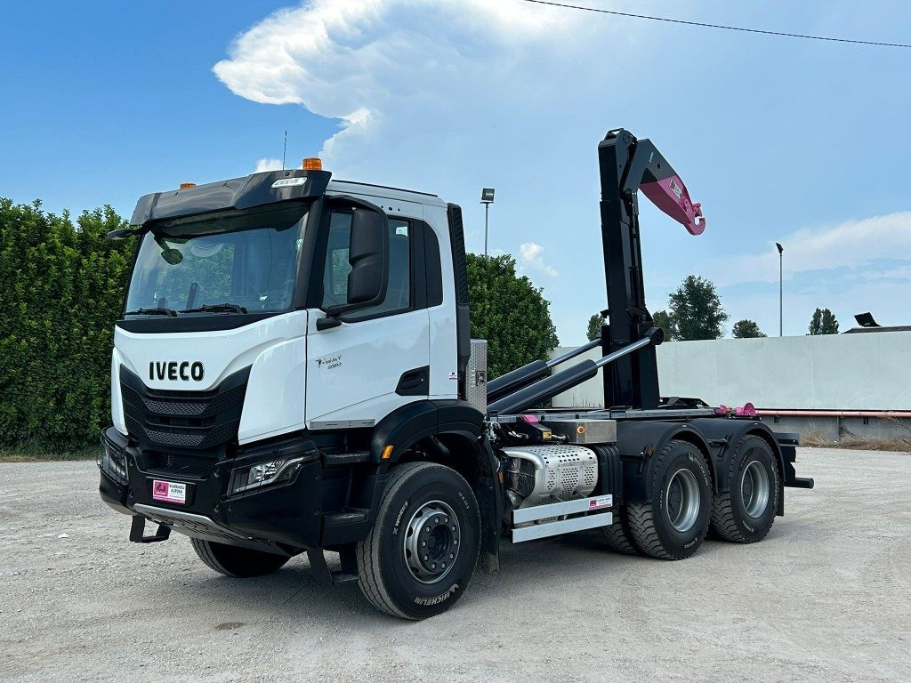IVECO TRAKKER T-WAY AD380T NUOVO SCARRABILE - Мултилифт с кука камион: снимка 1 IVECO TRAKKER T-WAY AD380T NUOVO SCARRABILE - Мултилифт с кука камион: снимка 1
