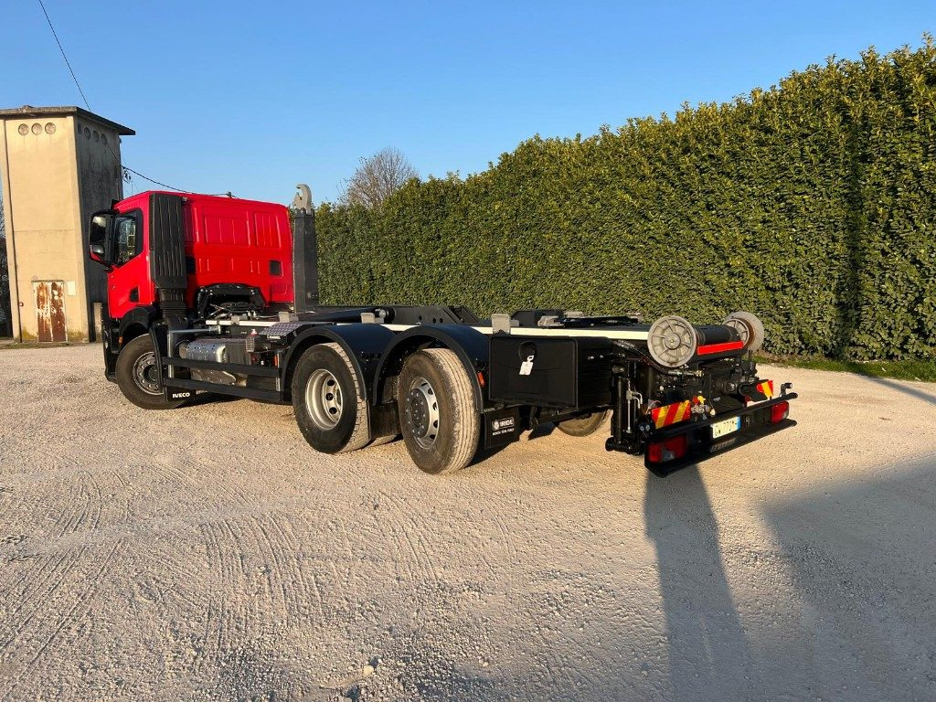 IVECO X-WAY AD260 NUOVO TARGATO SCARRABILE - Мултилифт с кука камион: снимка 3 IVECO X-WAY AD260 NUOVO TARGATO SCARRABILE - Мултилифт с кука камион: снимка 3