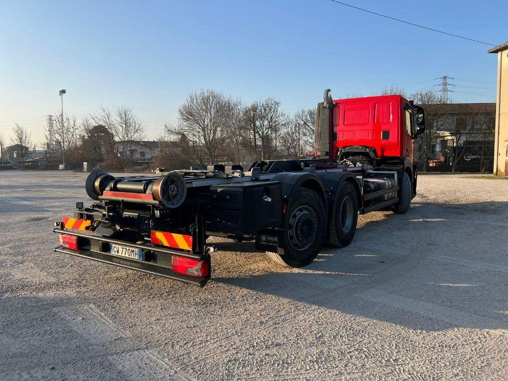 IVECO X-WAY AD260 NUOVO TARGATO SCARRABILE - Мултилифт с кука камион: снимка 4 IVECO X-WAY AD260 NUOVO TARGATO SCARRABILE - Мултилифт с кука камион: снимка 4
