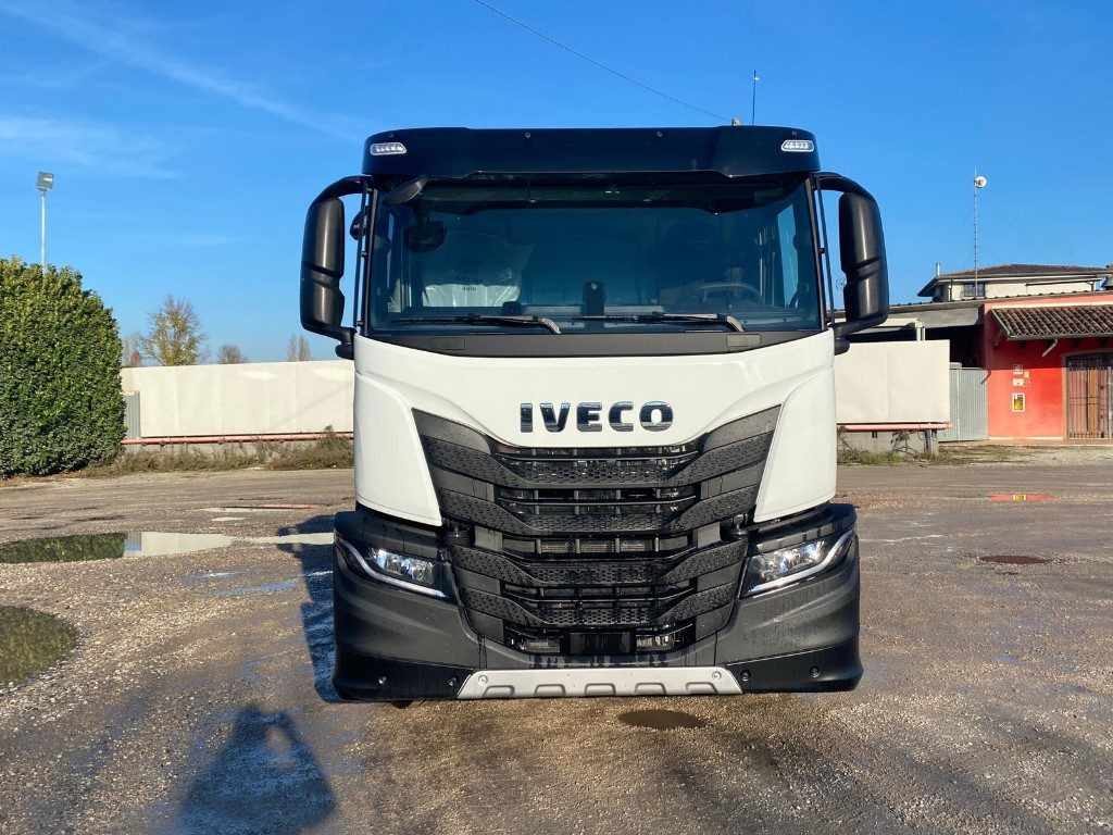 IVECO X-WAY AD280X48 NUOVO SCARRABILE PASSO 4500 - Мултилифт с кука камион: снимка 2 IVECO X-WAY AD280X48 NUOVO SCARRABILE PASSO 4500 - Мултилифт с кука камион: снимка 2