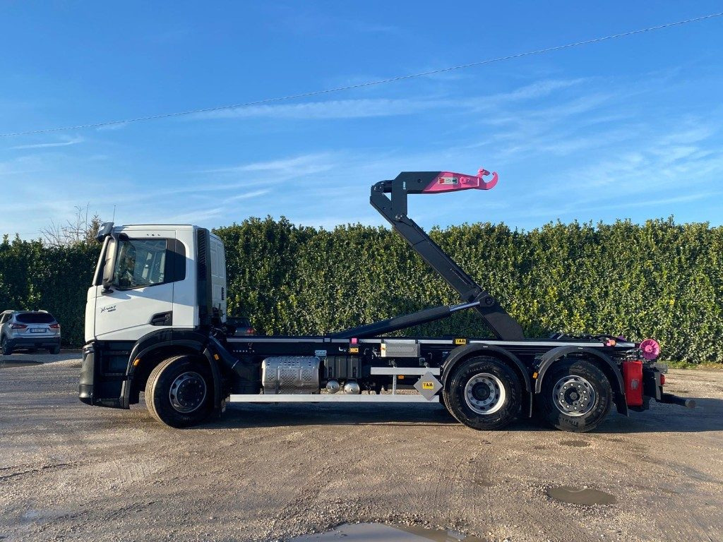 IVECO X-WAY AD280X48 NUOVO SCARRABILE PASSO 4500 - Мултилифт с кука камион: снимка 3 IVECO X-WAY AD280X48 NUOVO SCARRABILE PASSO 4500 - Мултилифт с кука камион: снимка 3