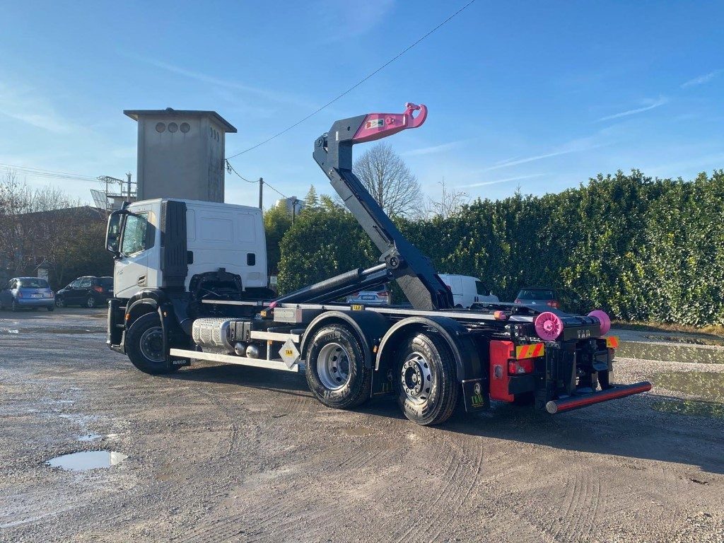 IVECO X-WAY AD280X48 NUOVO SCARRABILE PASSO 4500 - Мултилифт с кука камион: снимка 4 IVECO X-WAY AD280X48 NUOVO SCARRABILE PASSO 4500 - Мултилифт с кука камион: снимка 4