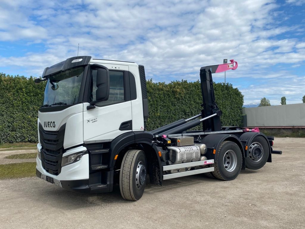 IVECO X-WAY AD280X48Y NUOVO SCARRABILE PASSO 3120 - Мултилифт с кука камион: снимка 1 IVECO X-WAY AD280X48Y NUOVO SCARRABILE PASSO 3120 - Мултилифт с кука камион: снимка 1