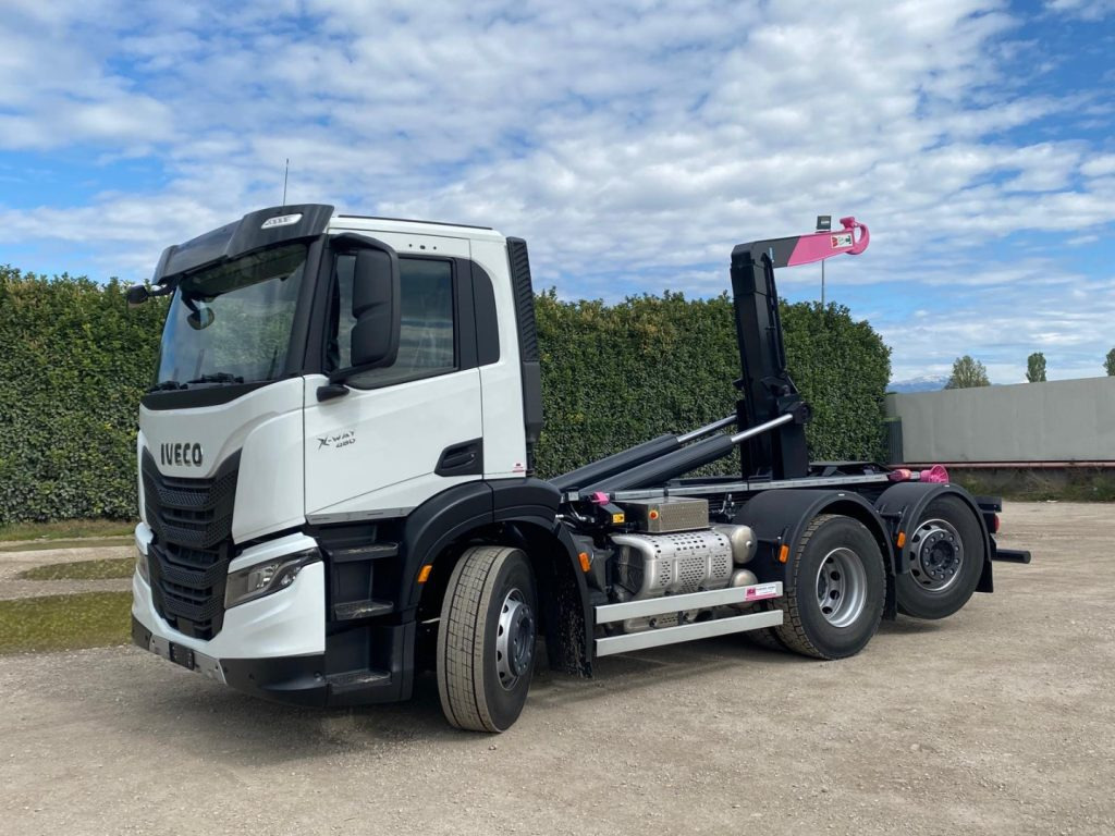 IVECO X-WAY AD280X48Y NUOVO SCARRABILE PASSO 3120 - Мултилифт с кука камион: снимка 1 IVECO X-WAY AD280X48Y NUOVO SCARRABILE PASSO 3120 - Мултилифт с кука камион: снимка 1