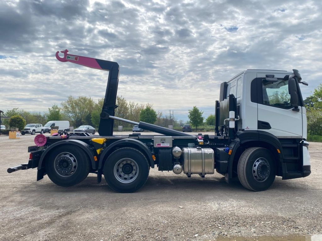 IVECO X-WAY AD280X48Y NUOVO SCARRABILE PASSO 3120 - Мултилифт с кука камион: снимка 5 IVECO X-WAY AD280X48Y NUOVO SCARRABILE PASSO 3120 - Мултилифт с кука камион: снимка 5