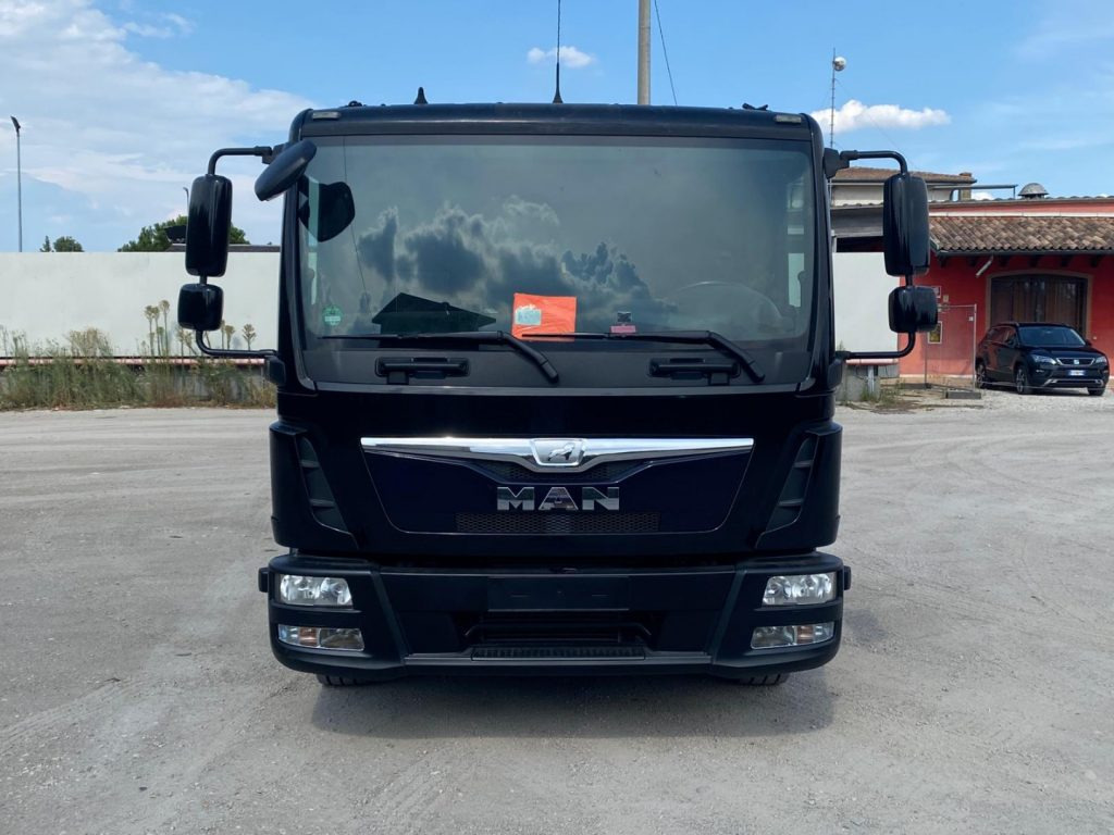 MAN TGL 12.220 CON SCARRABILE NUOVO - Мултилифт с кука камион: снимка 2 MAN TGL 12.220 CON SCARRABILE NUOVO - Мултилифт с кука камион: снимка 2