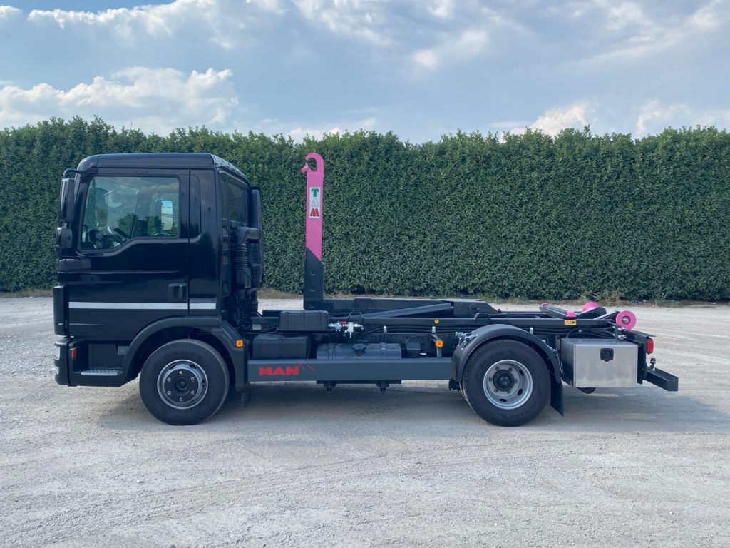 MAN TGL 12.220 CON SCARRABILE NUOVO - Мултилифт с кука камион: снимка 4 MAN TGL 12.220 CON SCARRABILE NUOVO - Мултилифт с кука камион: снимка 4