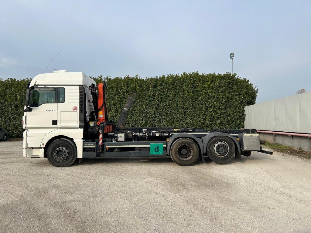 MAN TGX 26.480 SCARRABILE CON GRU DIETRO CABINA - Мултилифт с кука камион: снимка 3 MAN TGX 26.480 SCARRABILE CON GRU DIETRO CABINA - Мултилифт с кука камион: снимка 3