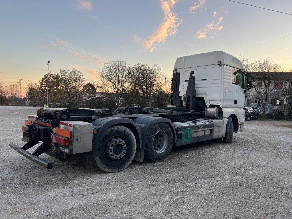 MAN TGX 26.480 USATO SCARRABILE - Мултилифт с кука камион: снимка 2 MAN TGX 26.480 USATO SCARRABILE - Мултилифт с кука камион: снимка 2