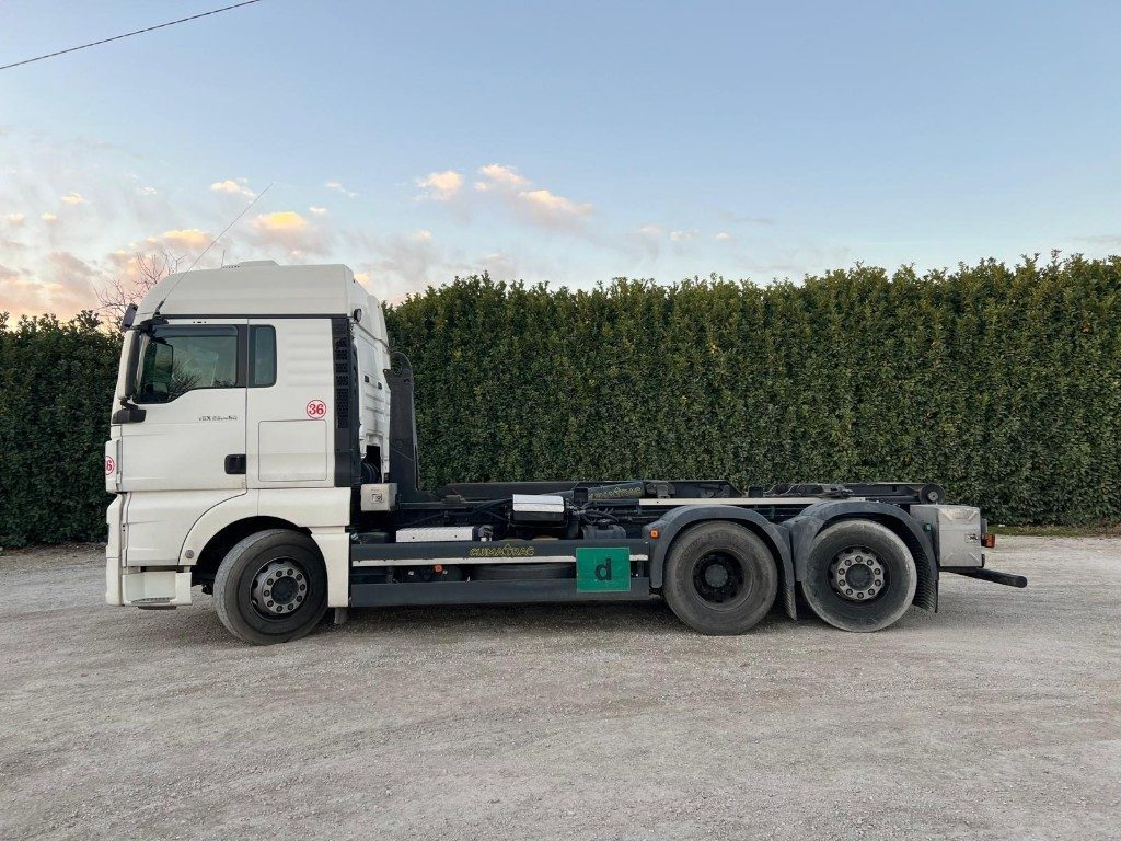 MAN TGX 26.480 USATO SCARRABILE - Мултилифт с кука камион: снимка 3 MAN TGX 26.480 USATO SCARRABILE - Мултилифт с кука камион: снимка 3