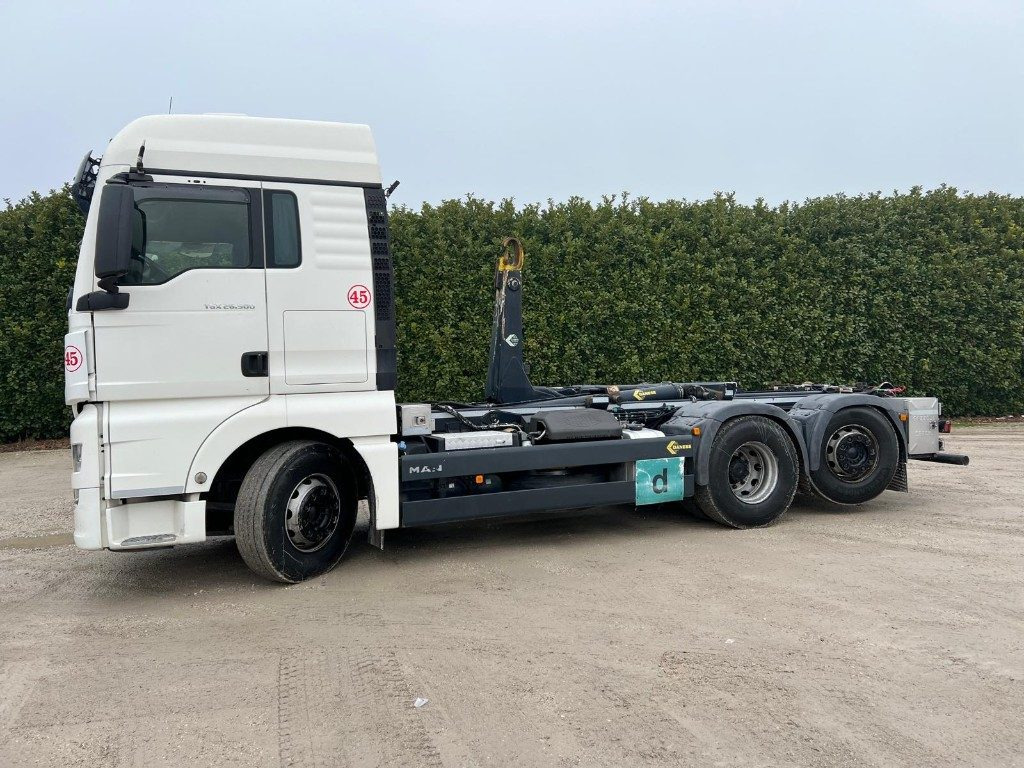MAN TGX 26.500 USATO SCARRABILE 6X2 - Мултилифт с кука камион: снимка 2 MAN TGX 26.500 USATO SCARRABILE 6X2 - Мултилифт с кука камион: снимка 2