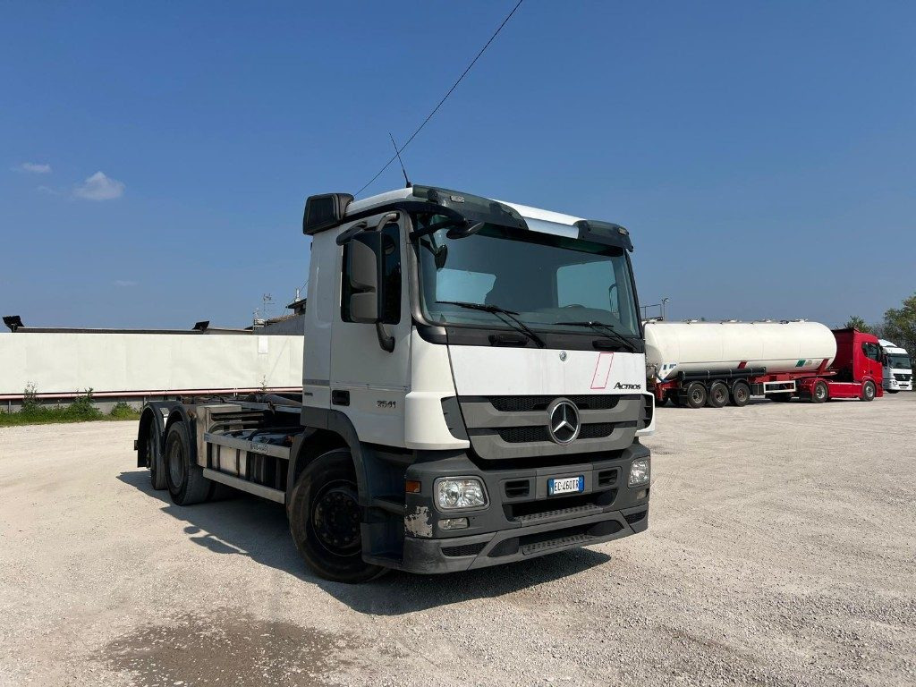 MERCEDES-BENZ MERCEDES ACTROS 25.41 SCARRABILE - Мултилифт с кука камион: снимка 2 MERCEDES-BENZ MERCEDES ACTROS 25.41 SCARRABILE - Мултилифт с кука камион: снимка 2