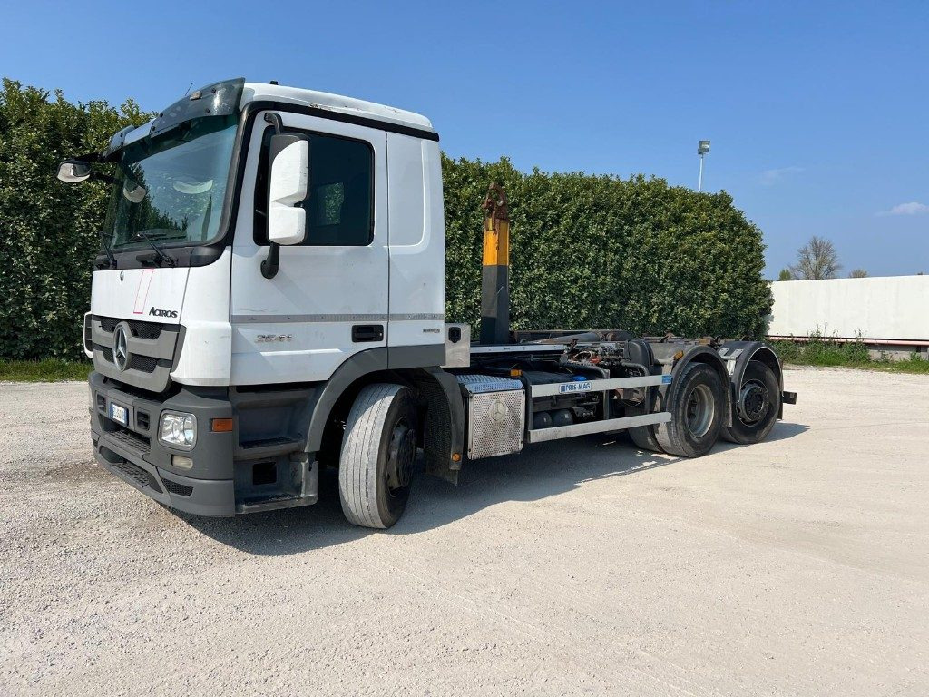 MERCEDES-BENZ MERCEDES ACTROS 25.41 SCARRABILE - Мултилифт с кука камион: снимка 1 MERCEDES-BENZ MERCEDES ACTROS 25.41 SCARRABILE - Мултилифт с кука камион: снимка 1