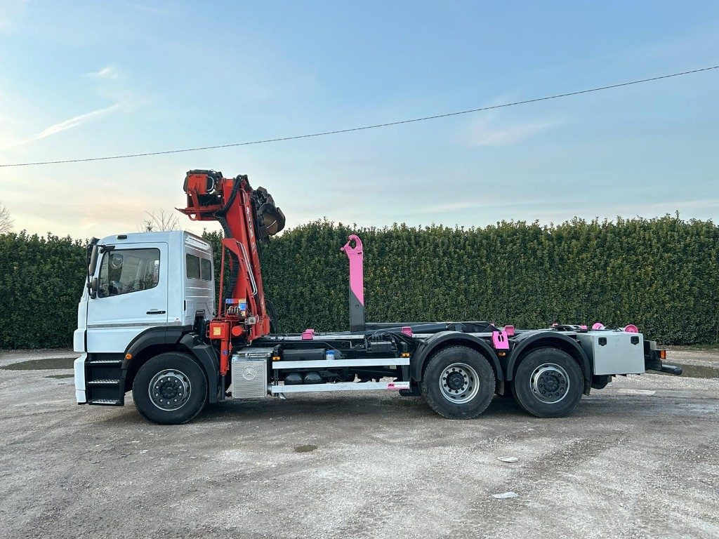 MERCEDES-BENZ MERCEDES AXOR 2533 SCARRABILE CON GRU E POLIPO - Мултилифт с кука камион: снимка 5 MERCEDES-BENZ MERCEDES AXOR 2533 SCARRABILE CON GRU E POLIPO - Мултилифт с кука камион: снимка 5