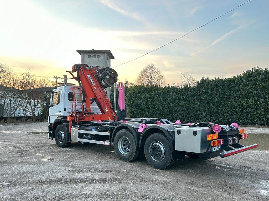 MERCEDES-BENZ MERCEDES AXOR 2533 SCARRABILE CON GRU E POLIPO - Мултилифт с кука камион: снимка 3 MERCEDES-BENZ MERCEDES AXOR 2533 SCARRABILE CON GRU E POLIPO - Мултилифт с кука камион: снимка 3