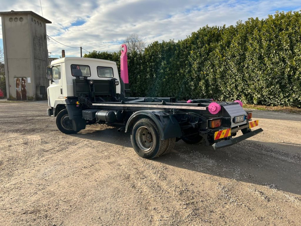 NISSAN 130/115 SCARRABILE - Мултилифт с кука камион: снимка 3 NISSAN 130/115 SCARRABILE - Мултилифт с кука камион: снимка 3