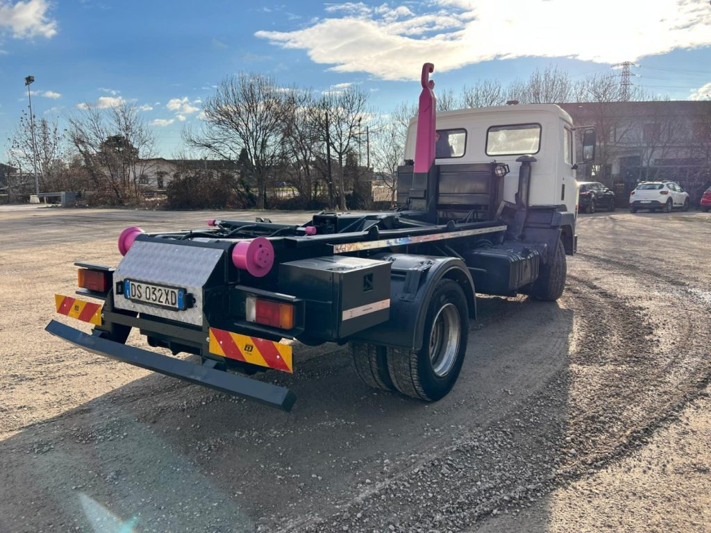 NISSAN 130/115 SCARRABILE - Мултилифт с кука камион: снимка 4 NISSAN 130/115 SCARRABILE - Мултилифт с кука камион: снимка 4