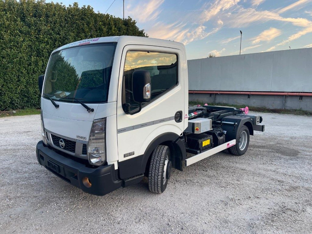 NISSAN NT400 SCARRABILE PATENTE B - Мултилифт с кука камион: снимка 1 NISSAN NT400 SCARRABILE PATENTE B - Мултилифт с кука камион: снимка 1