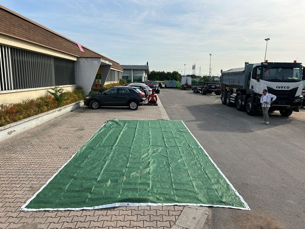 RETE ANTIGRANDINE NUOVA PER COPERTURA CONTAINERS - Инструмент/ Оборудване: снимка 1 RETE ANTIGRANDINE NUOVA PER COPERTURA CONTAINERS - Инструмент/ Оборудване: снимка 1