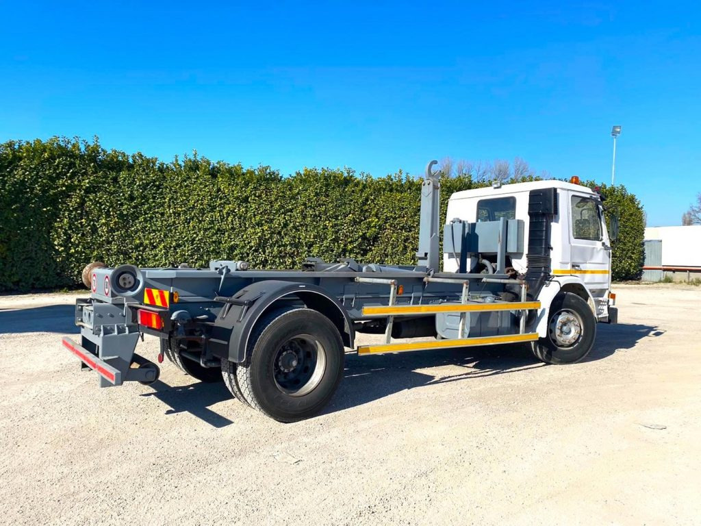 SCANIA H82 SCARRABILE BALESTRATO ANTERIORE E POSTE - Мултилифт с кука камион: снимка 4 SCANIA H82 SCARRABILE BALESTRATO ANTERIORE E POSTE - Мултилифт с кука камион: снимка 4
