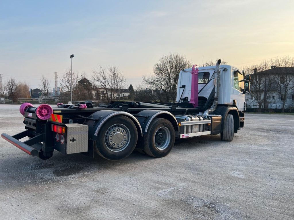 Мултилифт с кука камион SCANIA P410 SCARRABILE CON RIDUTTORE AI MOZZI: снимка 9