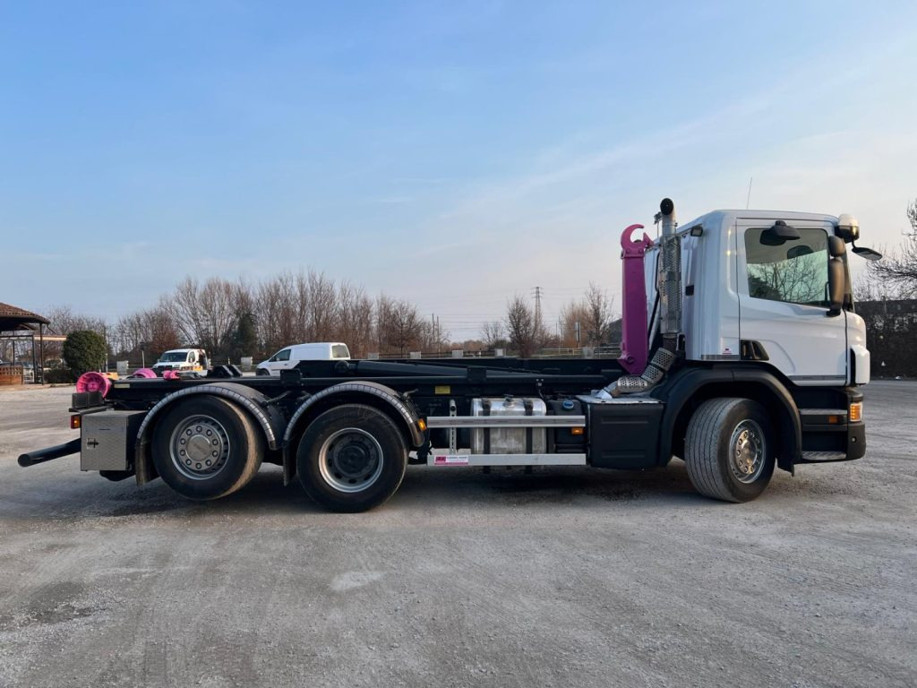 Мултилифт с кука камион SCANIA P410 SCARRABILE CON RIDUTTORE AI MOZZI: снимка 6