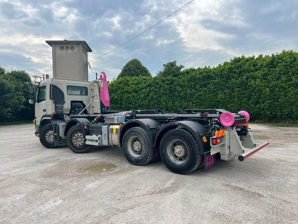 VOLVO FM480 SCARRABILE 8X4 - Мултилифт с кука камион: снимка 3 VOLVO FM480 SCARRABILE 8X4 - Мултилифт с кука камион: снимка 3