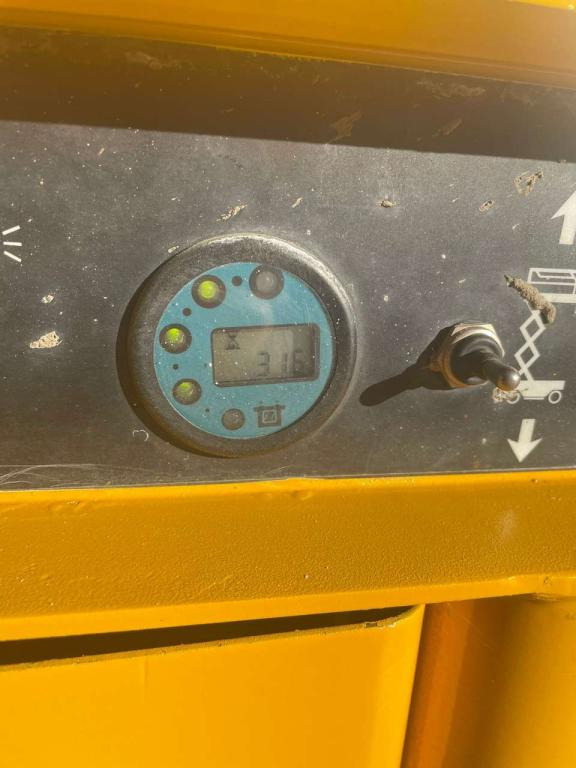 Haulotte COMPACT 10N - Ножична работна платформа: снимка 2 Haulotte COMPACT 10N - Ножична работна платформа: снимка 2