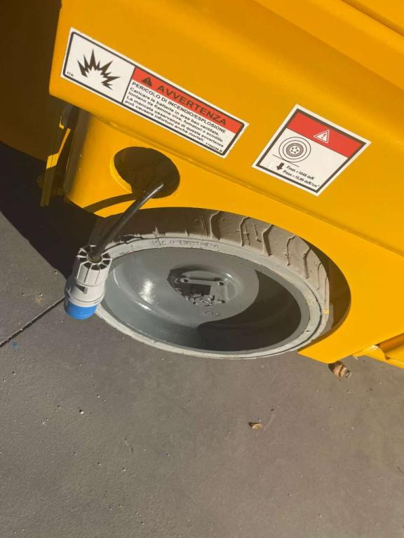 Haulotte COMPACT 10N - Ножична работна платформа: снимка 4 Haulotte COMPACT 10N - Ножична работна платформа: снимка 4