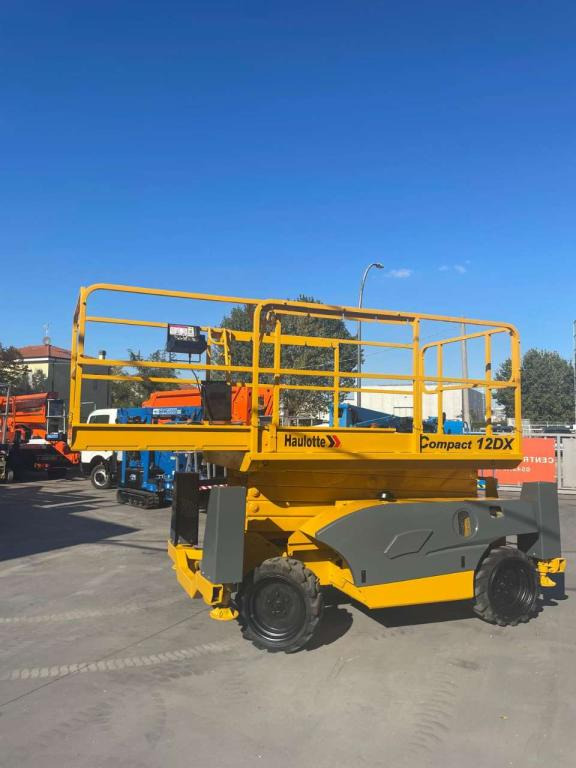Haulotte COMPACT 12DX - Ножична работна платформа: снимка 1 Haulotte COMPACT 12DX - Ножична работна платформа: снимка 1