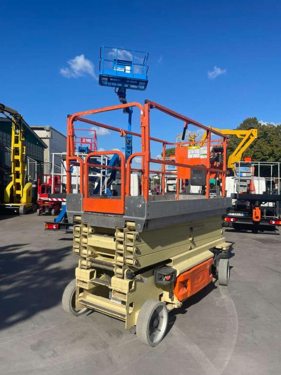 JLG 3246ES - Ножична работна платформа: снимка 2 JLG 3246ES - Ножична работна платформа: снимка 2
