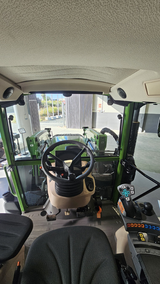 FENDT 211S VARIO - Трактор: снимка 3 FENDT 211S VARIO - Трактор: снимка 3