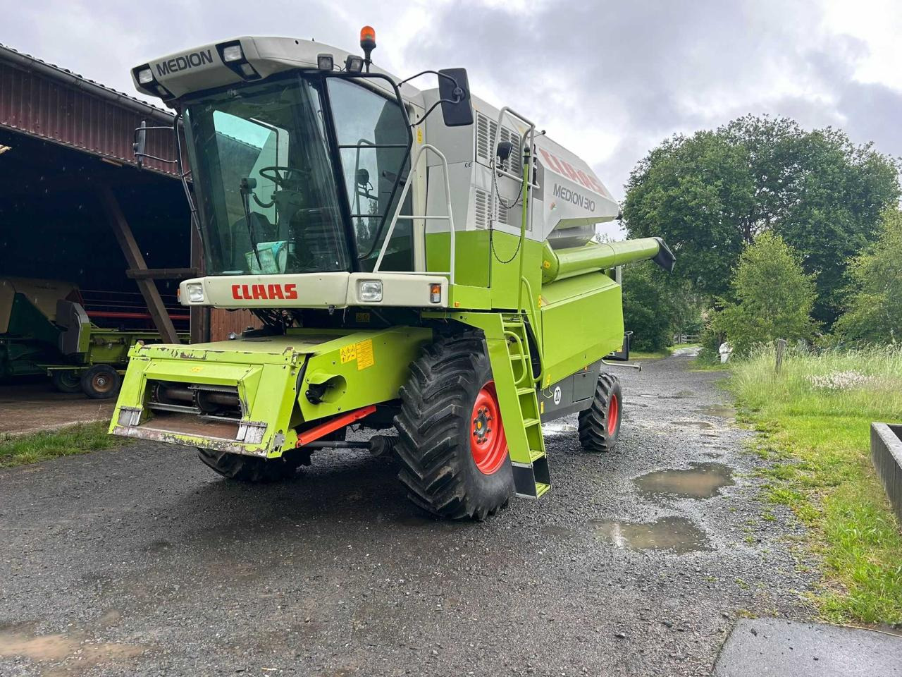 CLAAS Medion 310 - Зърнокомбайн: снимка 3 CLAAS Medion 310 - Зърнокомбайн: снимка 3