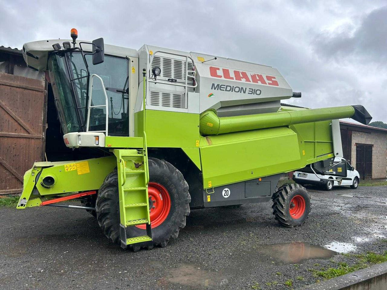 CLAAS Medion 310 - Зърнокомбайн: снимка 1 CLAAS Medion 310 - Зърнокомбайн: снимка 1