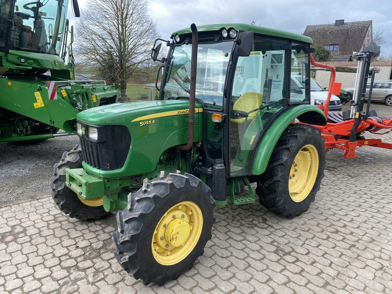 John Deere 5055E - Трактор: снимка 2 John Deere 5055E - Трактор: снимка 2