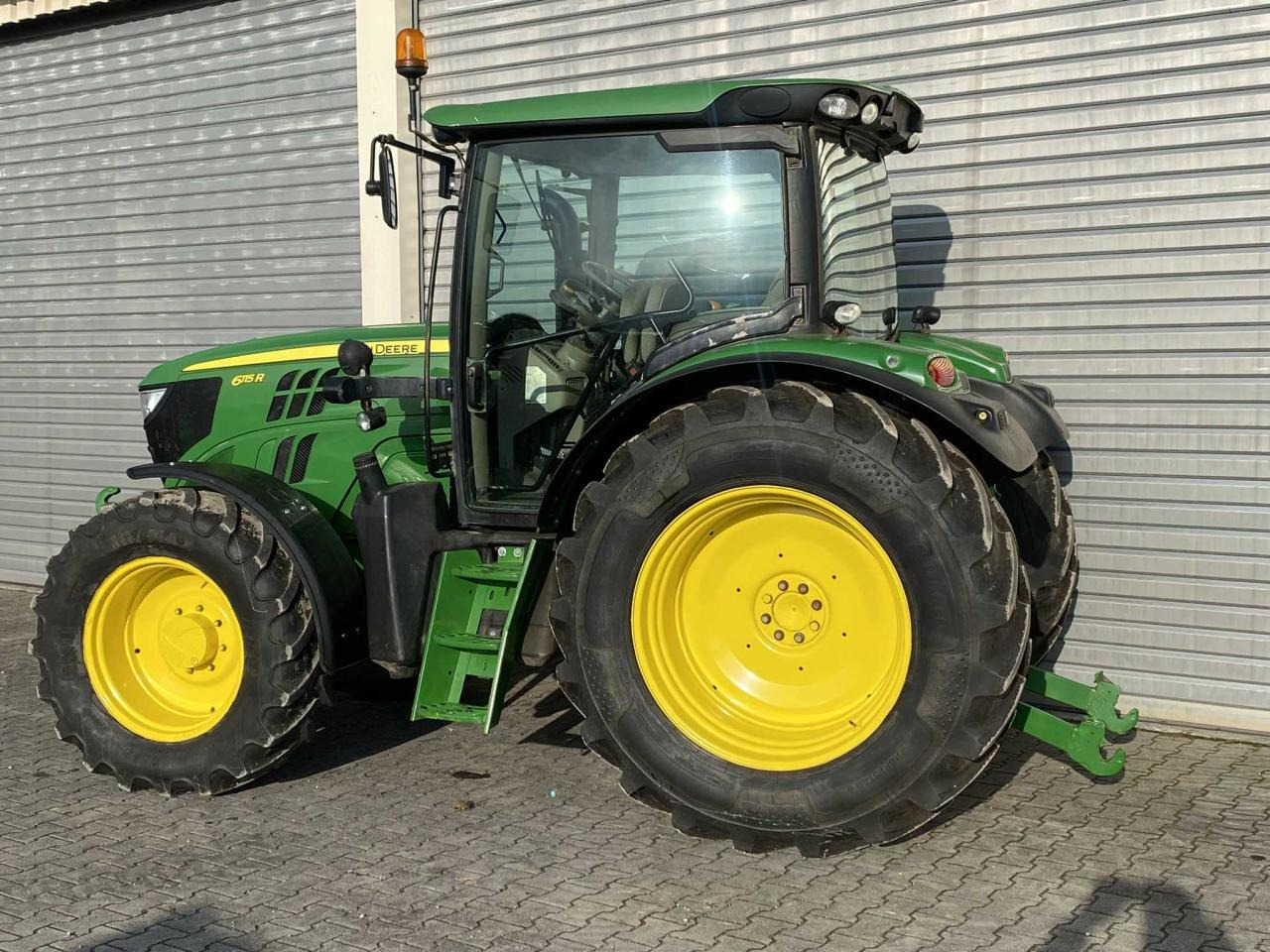 John Deere 6115R - Трактор: снимка 4 John Deere 6115R - Трактор: снимка 4